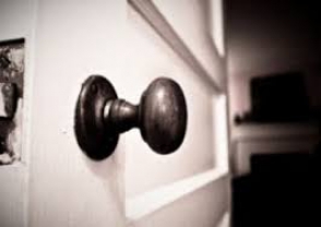 Լոգարանի դռան փականը խափանվել է, բնակիչը մնացել է ներսում